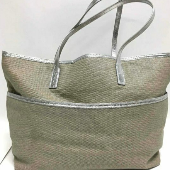 Michael Kors Tote, Sandals & Jewelry Bundle! - Picture 6 of 7